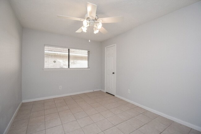 Building Photo - 14418 Royal Hill Dr