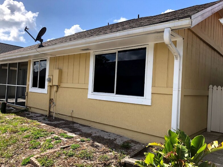 Building Photo - 732 Willow Dr