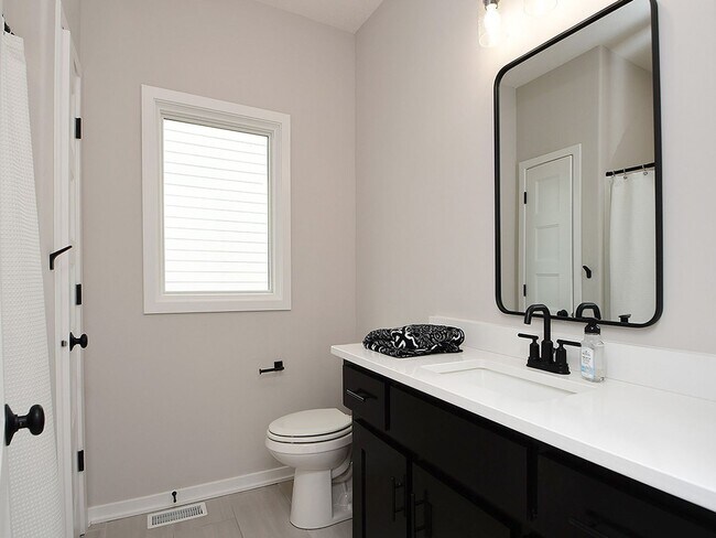 Building Photo - 5503 N 207th St