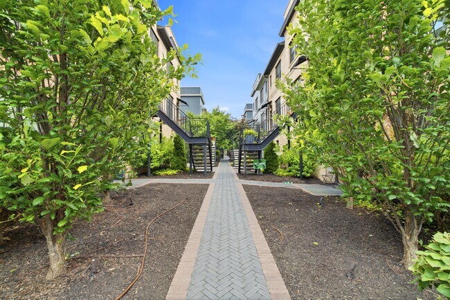Building Photo - 84 Normandy Ave