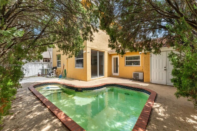Building Photo - 10819 NW 51st Ln