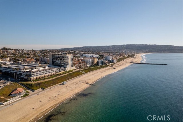 Building Photo - 615 Esplanade