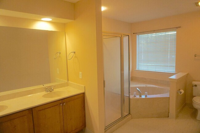 Building Photo - 5 BED | 2.5 BATH | SINGLE FAMILY HOME | BONUS ROOM | 2 CAR GARAGE