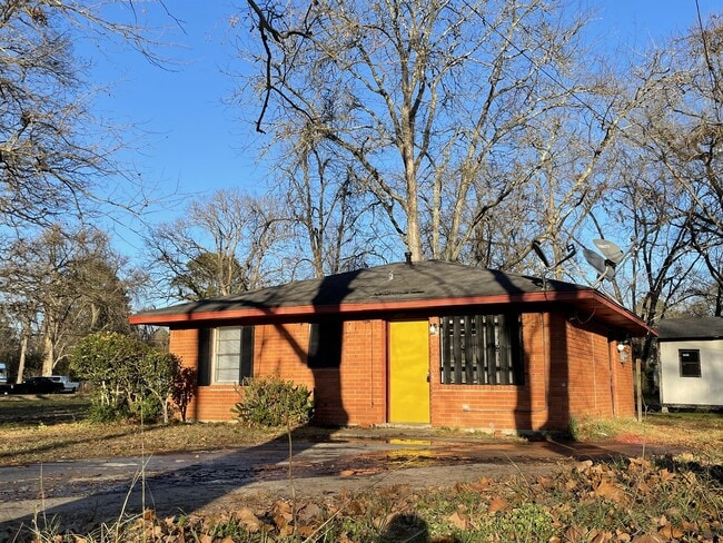 Building Photo - 805 Marx St