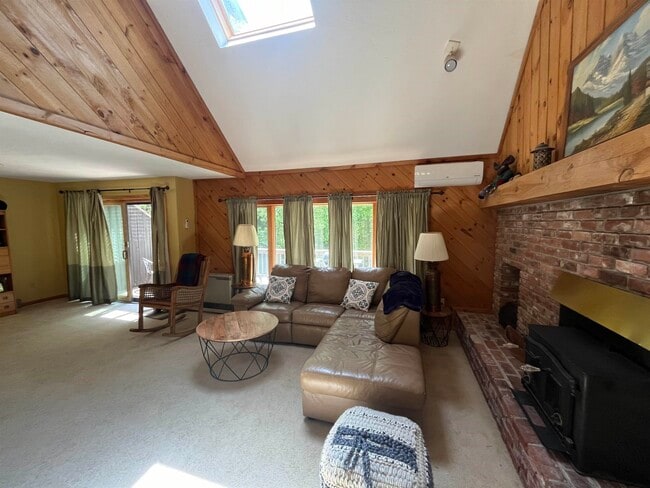 Building Photo - 35 Woodland Pines Rd