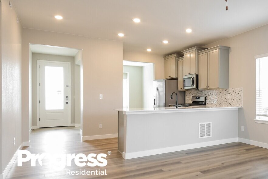 Building Photo - 9496 Yampa Ct