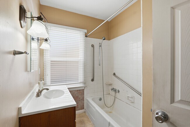 Building Photo - 2927 Brinker Ave