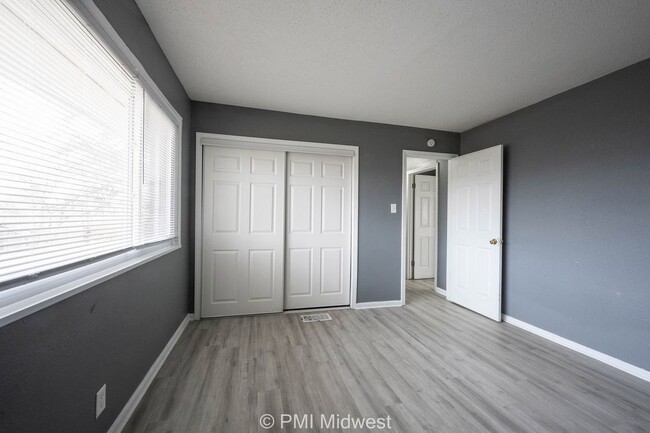 Building Photo - Cozy 2 Bedroom Apartment in Indianapolis with Spacious Layout and Convenient Location