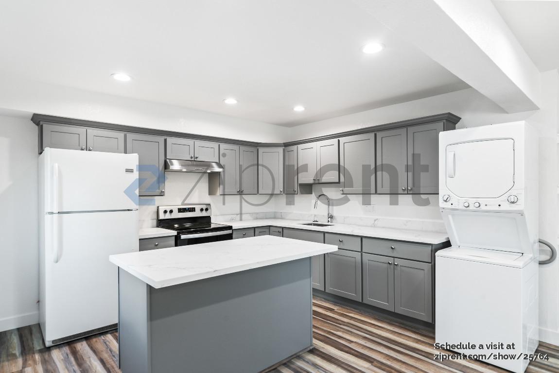 Building Photo - Unit A
