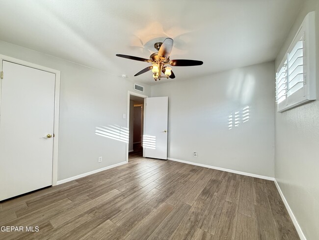 Building Photo - 10180 Saigon Dr