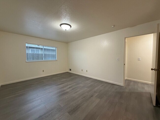 Building Photo - 745 Cedar Dr