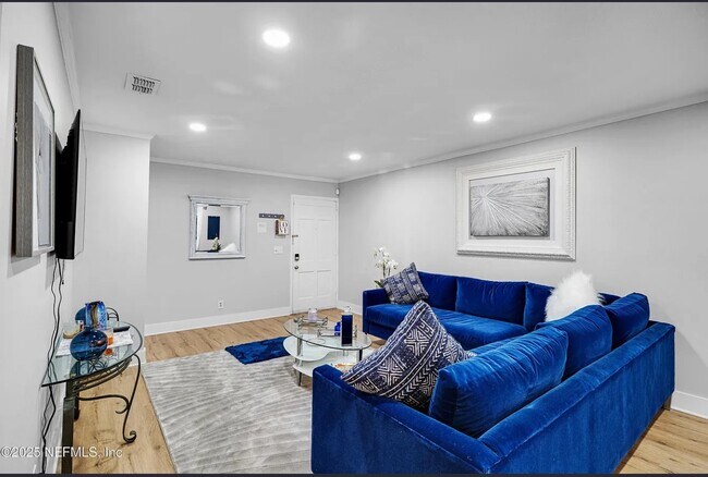 Building Photo - 4315 Plaza Gate Ln S