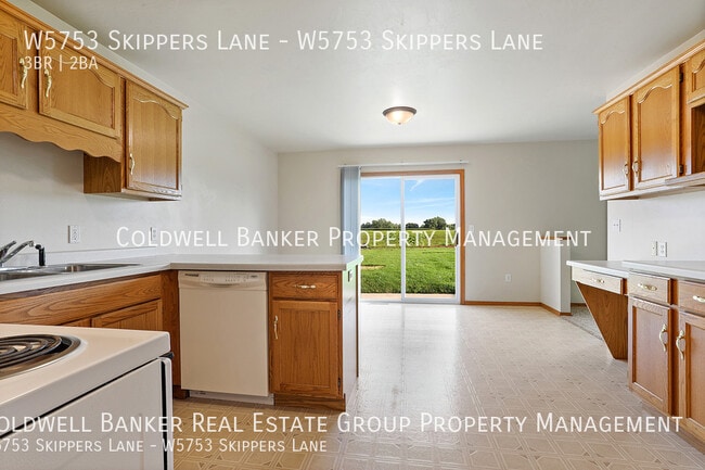 Building Photo - W5753 Skippers Ln
