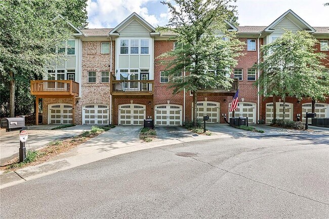 Building Photo - 5480 Glenridge View NE