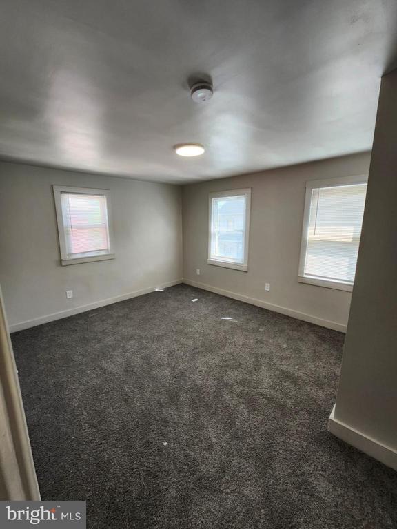 Building Photo - 84 Carpenter St