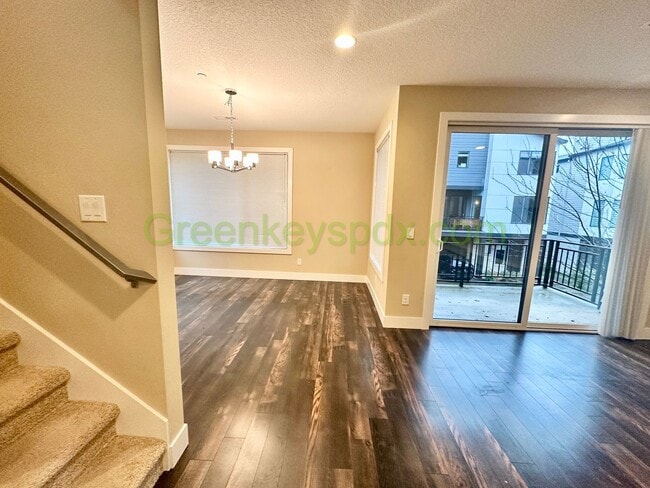 Building Photo - Gorgeous, Custom-designed 4-Bedroom Contemporary Townhouse on 3 Levels