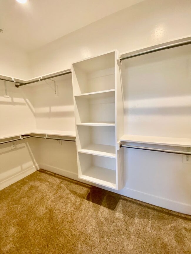 Building Photo - Magnificent Views – 2 Bed, 1 Bath Gem – A ...