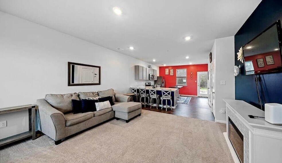 Building Photo - 371 Wheatfield Dr