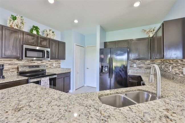 Building Photo - 7902 Carriage Pointe Dr