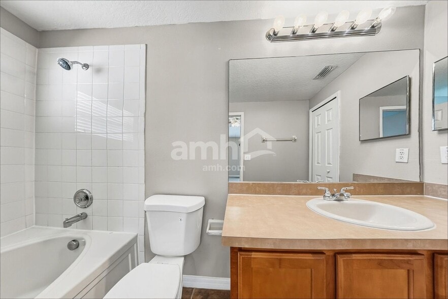 Building Photo - 25815 Crippen Dr