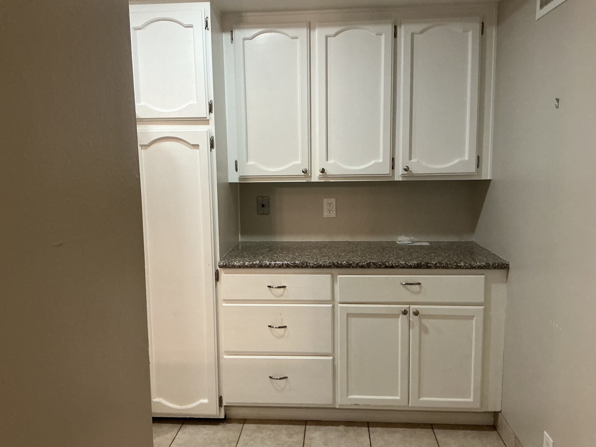 Extra kitchen storage - 21650 Burbank Blvd