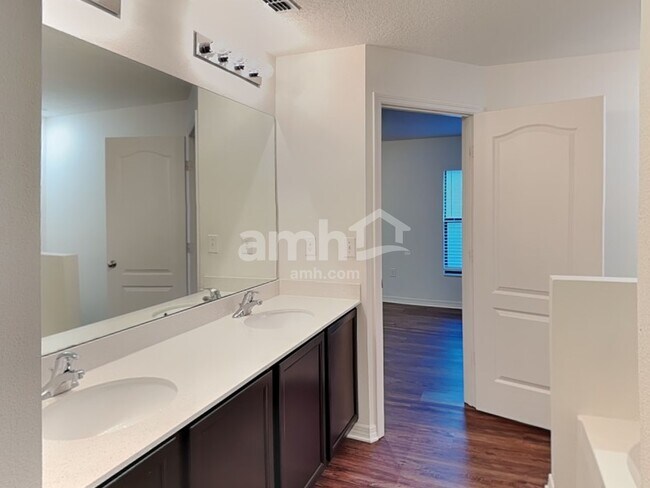 Building Photo - 816 Chatham Walk Dr