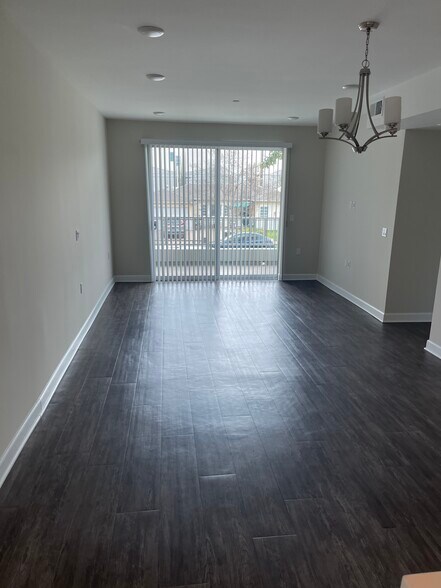 Building Photo - 10908 Hartsook St