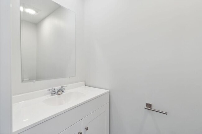 Building Photo - 16 Cardinal Ln