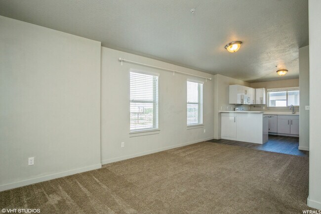 Building Photo - 1700 S Sandhill Rd