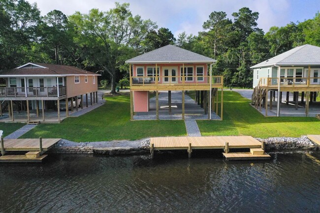 Primary Photo - Fully furnished 2-bedroom house on the bayou