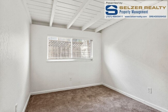 Building Photo - Nicely updated 3 bd. home within walking d...
