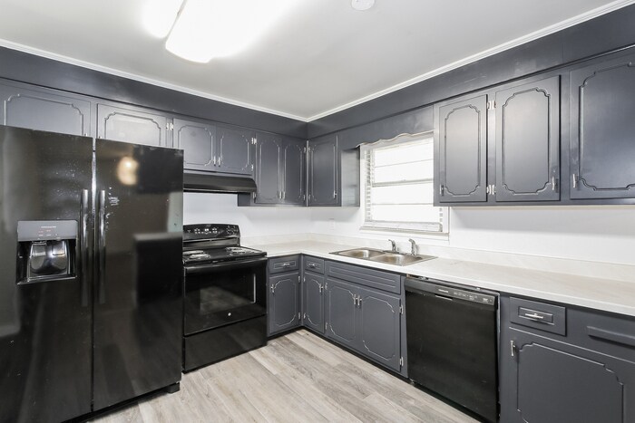 Building Photo - 1115 Terrace Cir