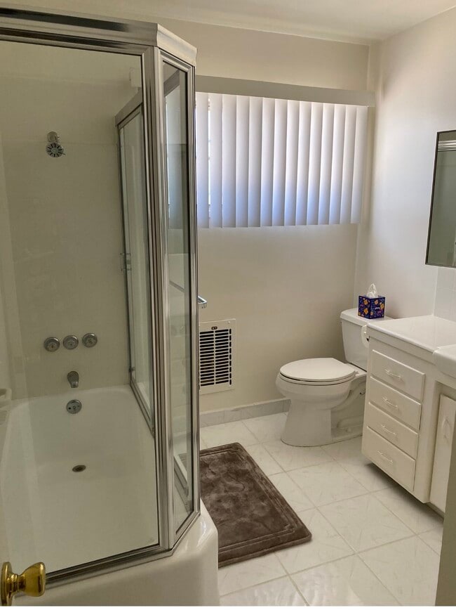 Building Photo - 333 W 33rd St