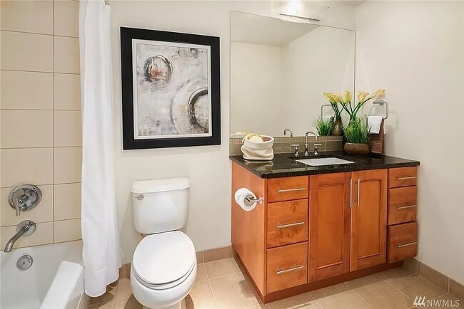 Building Photo - 10610 NE 9th Pl