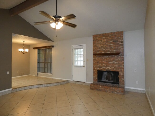 Building Photo - 325 Asbury Dr