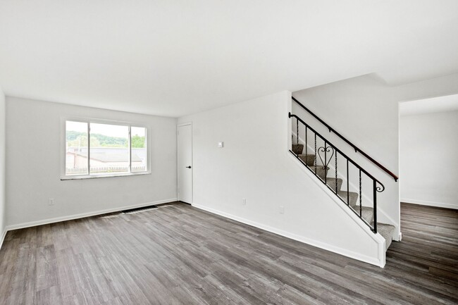 Building Photo - AVAILABLE JULY 1ST! Don't miss this RENOVATED 3-BEDROOM!!