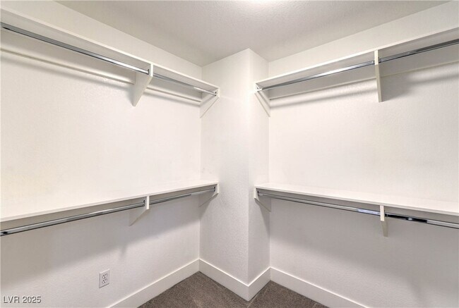 Building Photo - 20 Fantasia Ln