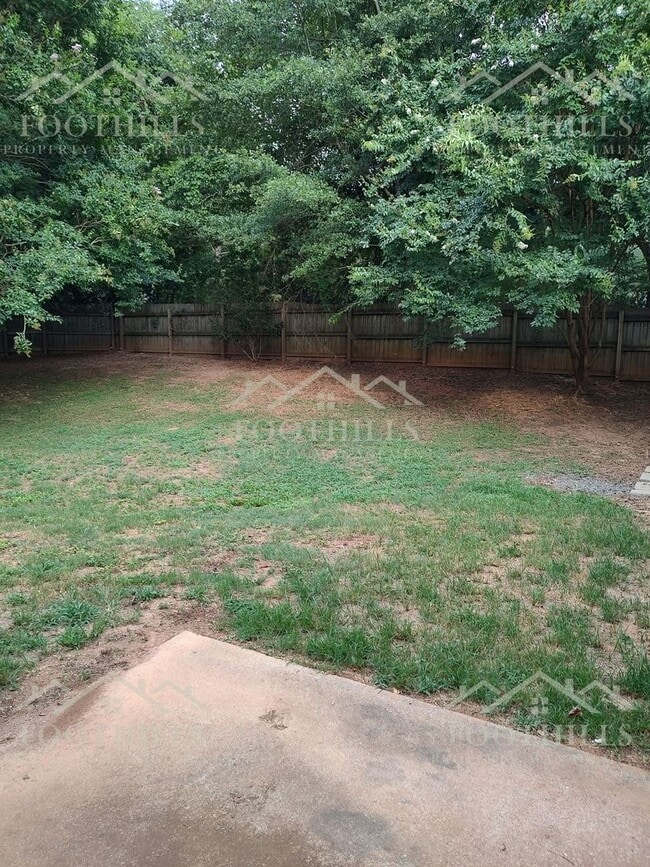 Building Photo - 3-Bedroom Home with Scenic Views in Pendle...