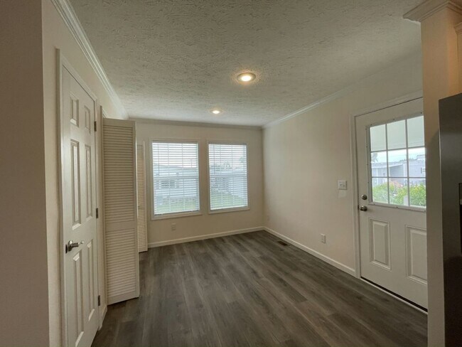 Building Photo - 491 Hillcrest Ln