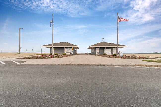 Building Photo - 115 Short Beach Rd