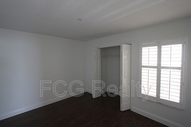 Building Photo - 130 Cedarpark Ln