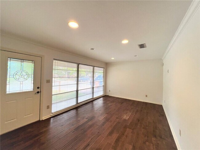 Building Photo - 5011 Finley Dr
