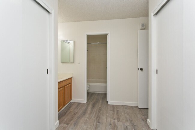 Building Photo - Kukui Plaza #D1905 - Downtown Convenience ...