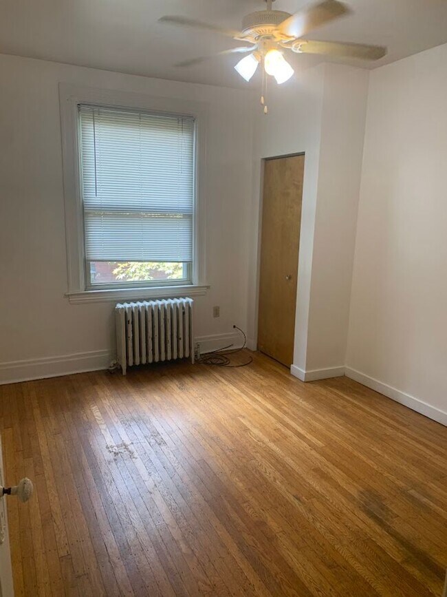 Building Photo - 5542 Fair Oaks St