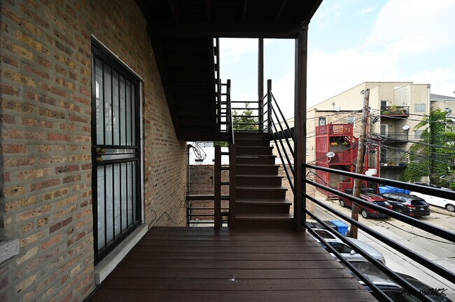 Building Photo - 1535 N Paulina St