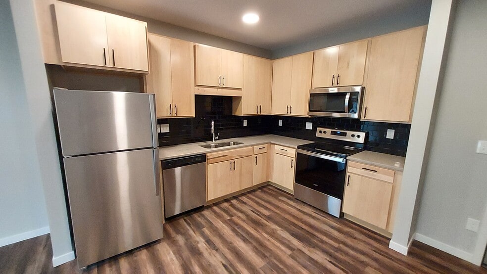 Woodpecker Kitchen - Songhill41- Rent Specials