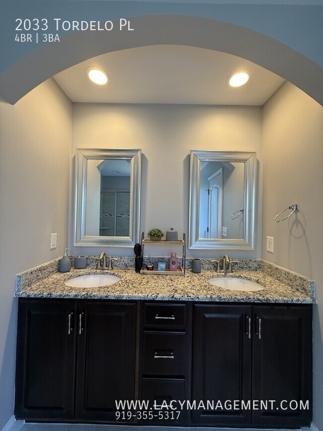 Building Photo - 2033 Tordelo Pl