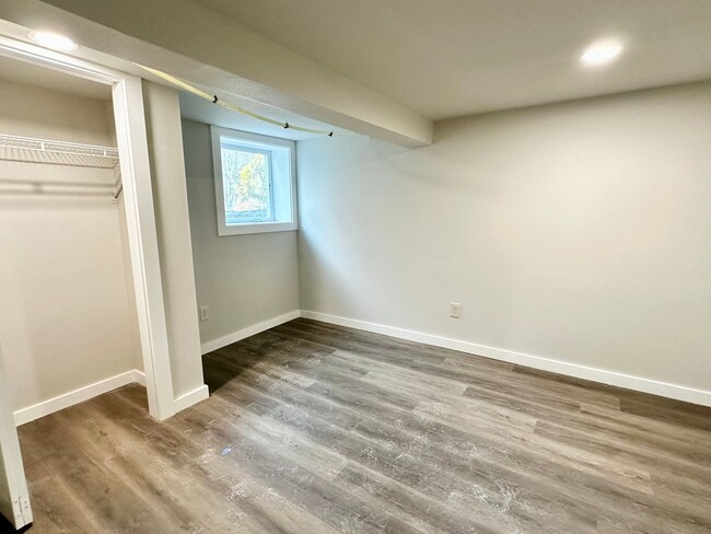 Building Photo - Fully remodeled 4-bedroom, 2-bathroom lumi...