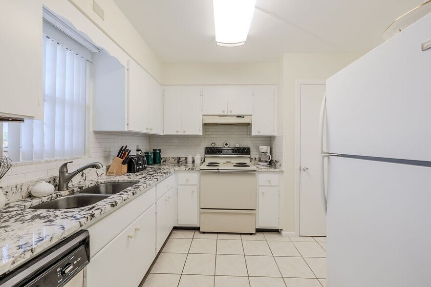 Building Photo - 2333 Indian River Blvd