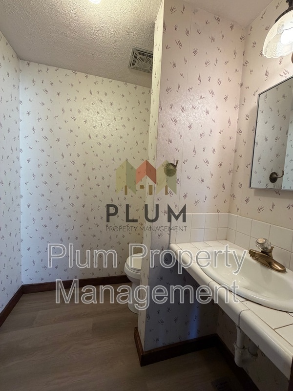 Building Photo - 1402 Khanabad Way